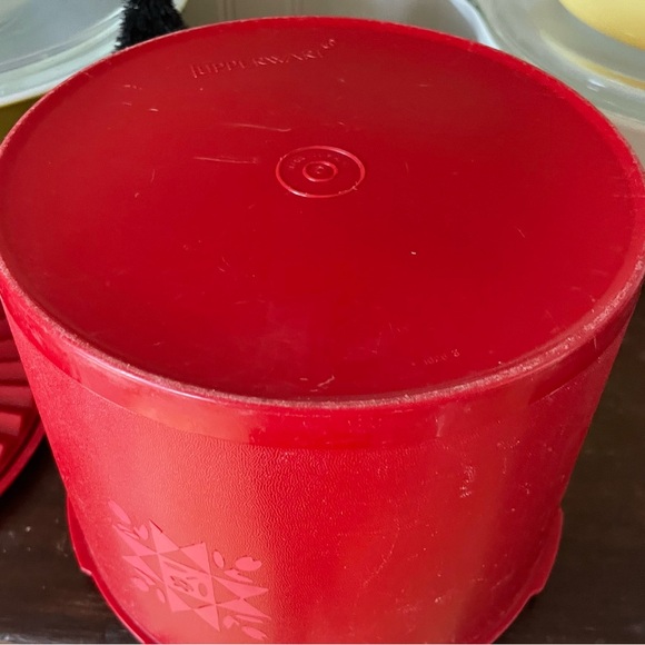 Vintage Retro Red Tupperware Tulip Quilt Servalier Canister❤️🍪 - Picture 6 of 10